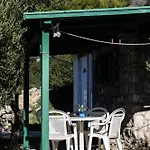 Robinzonska Kuca Mir Podvrske בית נופש *