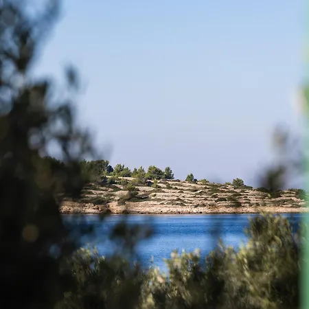 Robinzonska Kuca Mir Podvrske מורטר