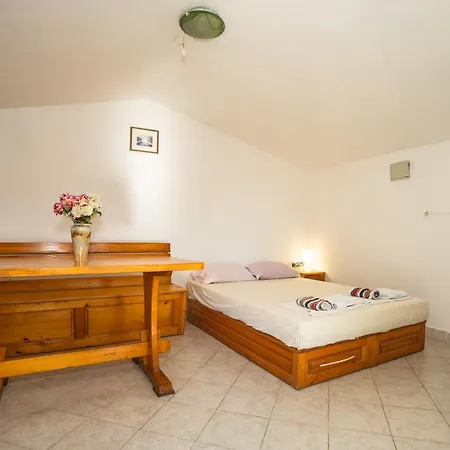Robinzonska Kuca Mir Podvrske Holiday home