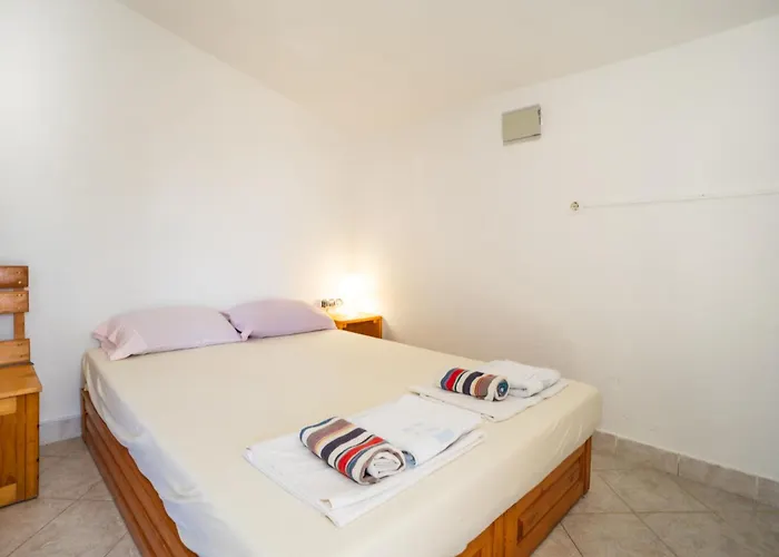 Robinzonska Kuca Mir Podvrske Murter