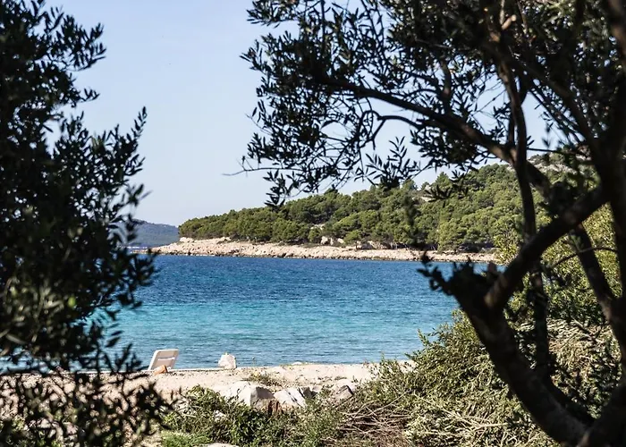 Robinzonska Kuca Mir Podvrske * مورتير