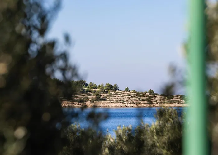 Robinzonska Kuca Mir Podvrske مورتير